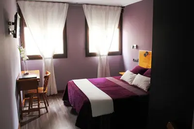Cama o camas de una habitación en Hostal Extremeño