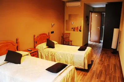 Cama o camas de una habitación en Hostal Extremeño