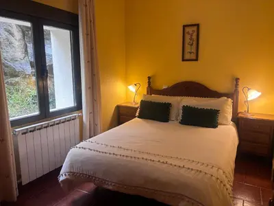 Cama o camas de una habitación en Luna de Gredos - Dormitorios con baño en suite
