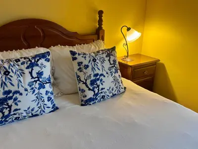 Cama o camas de una habitación en Luna de Gredos - Dormitorios con baño en suite