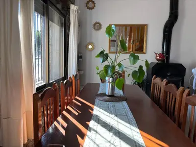 Zona de estar de Espejo del Tiétar - La comodidad de baños en suite