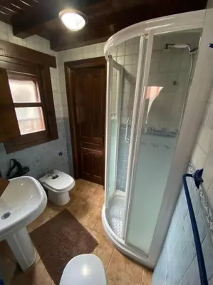 Un baño de La herradura, acogedora casa en Montemayor del Río