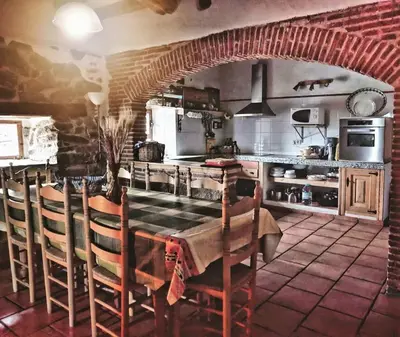Un restaurante o sitio para comer en La Candileja