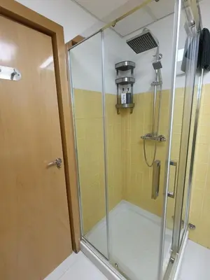 Un baño de La Alameda Jardines del Prado -Amplio y con ascensor-