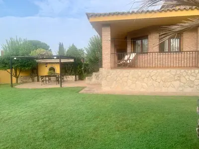 Jardín al aire libre en LUXURY Positive House Gran Chaparral Toledo