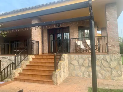 Edificio en el que se encuentra la habitación en casa particular
