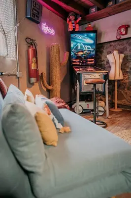 Una televisión o centro de entretenimiento en LARCADE Loft Industrial-Jacuzzi