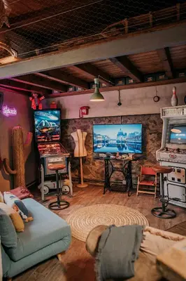 Una televisión o centro de entretenimiento en LARCADE Loft Industrial-Jacuzzi