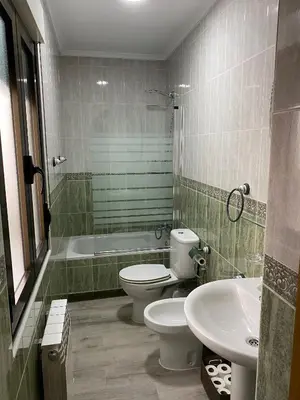 Un baño de TRES COLUMNAS