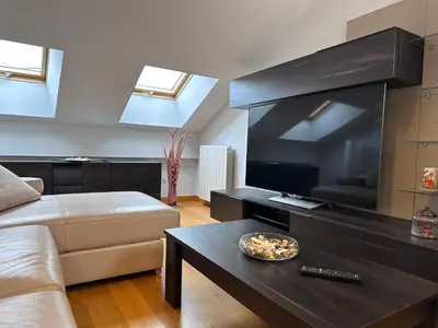 Una televisión o centro de entretenimiento en Apartamento Gran Vía - PARKING GRATIS