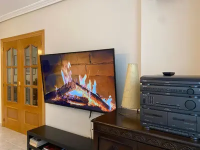 Una televisión o centro de entretenimiento en LA CASA DEL CUCO