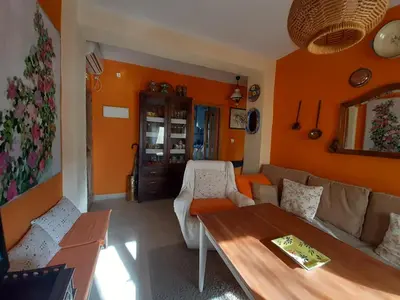 Zona de estar de El sueño de la pintora, al lado de las piscinas