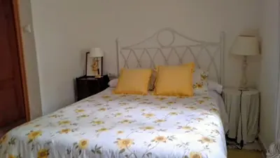 Cama o camas de una habitación en El sueño de la pintora, al lado de las piscinas