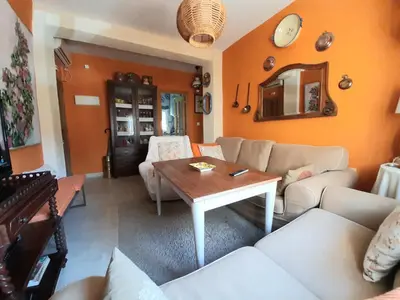 Zona de estar de El sueño de la pintora, al lado de las piscinas