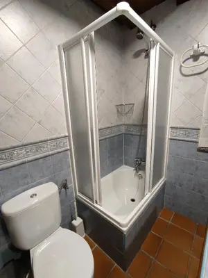 Un baño de Casa Rural Puerta del Sol II de 2 habitaciones