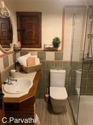 Un baño de CASA PARVATHI CANDELEDA