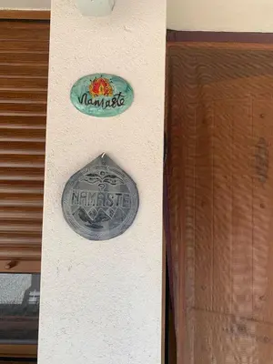 Certificado, premio, señal o documento que está expuesto en CASA PARVATHI CANDELEDA