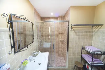 Un baño de Los Toneles