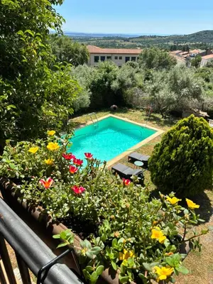 Piscina en o cerca de Casa Jardín Sierra de Gata