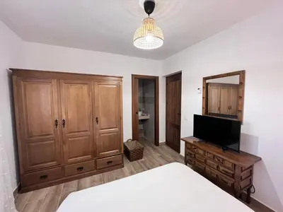 Una televisión o centro de entretenimiento en Dolmen