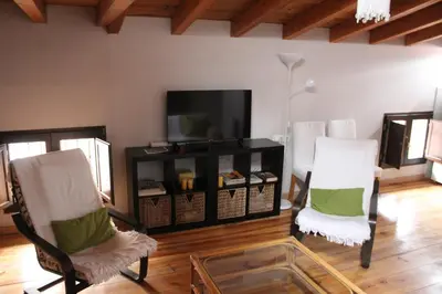Una televisión o centro de entretenimiento en Ático aires de gredos