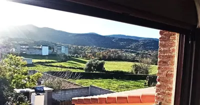 Vista general de una montaña o vista desde la casa o chalet