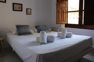Cama o camas de una habitación en Aires de gredos/primero