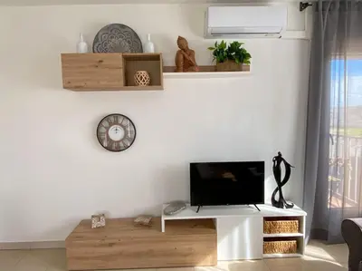 Una televisión o centro de entretenimiento en -.Villa Nena 2.0.-