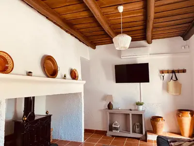 Una televisión o centro de entretenimiento en Complejo Rural Los Molinos