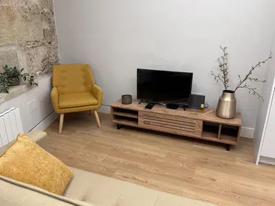 Una televisión o centro de entretenimiento en Apartamento Placentinos Centro Histórico