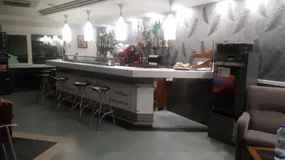 El salón o zona de bar de Hostal Restaurante Carolina
