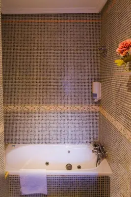 Un baño de Café Bar Hotel Jefi