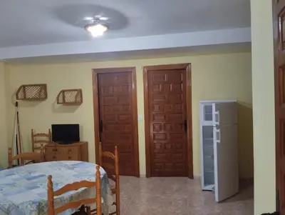 Una televisión o centro de entretenimiento en Apartamentos Condado de Miranda