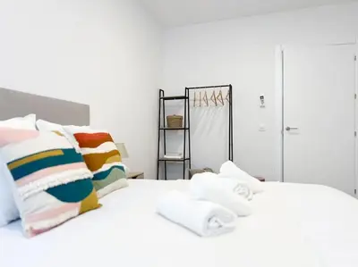 Cama o camas de una habitación en Apartamentos Gredos 001