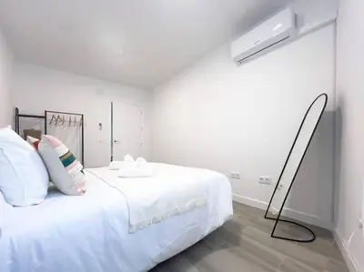 Cama o camas de una habitación en Apartamentos Gredos 001