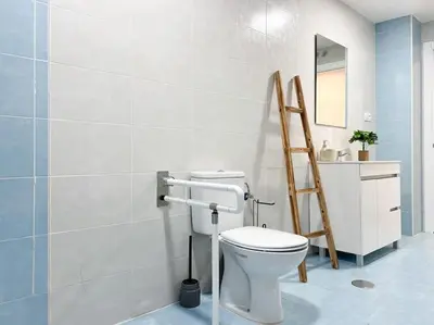 Un baño de Apartamentos Gredos 001