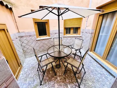 Un balcón o terraza de APARTAMENTOS TURíSTICOS MONTASOL 1