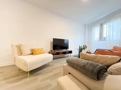 Una televisión o centro de entretenimiento en Apartamentos Gredos 101
