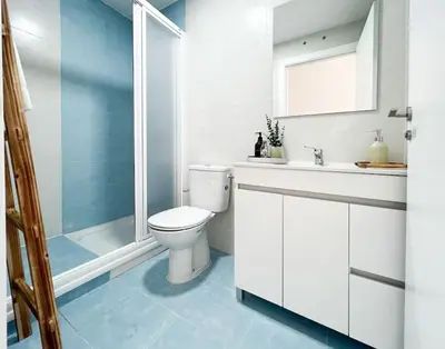 Un baño de Apartamentos Gredos 101