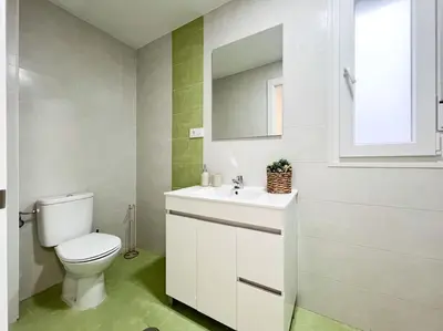 Un baño de Apartamentos Gredos 304