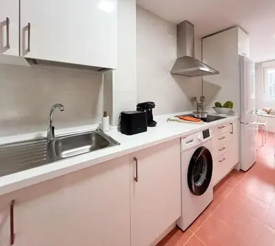Una cocina o zona de cocina en Apartamentos Gredos 204