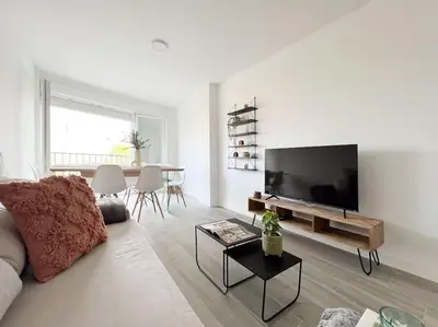 Una televisión o centro de entretenimiento en Apartamentos Gredos 203