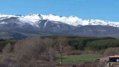 Vista general de una montaña o vista desde la casa o chalet