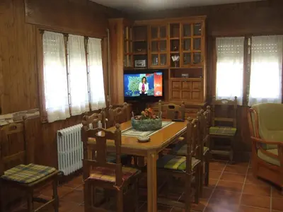 Una televisión o centro de entretenimiento en Tinao de Gredos