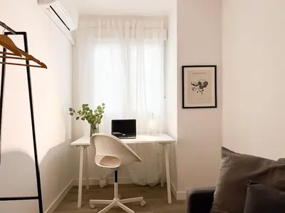 Una televisión o centro de entretenimiento en Apartamentos Gredos 201
