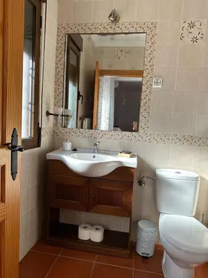 Un baño de La casa barata, casa rural