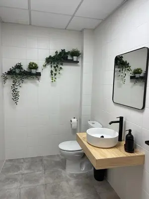 Un baño de La Antigua Editorial