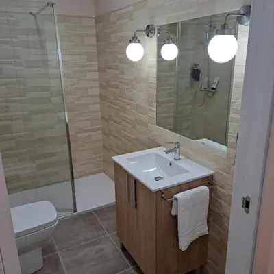 Un baño de Apartamentos turisticos Ávila Puerta del Carmen 0-3