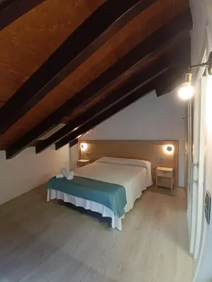 Cama o camas de una habitación en Apartamentos turisticos Ávila Puerta del Mariscal 1-1