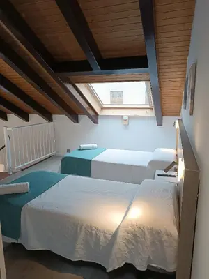 Cama o camas de una habitación en Apartamentos turisticos Ávila Puerta de Los Leales 1-2